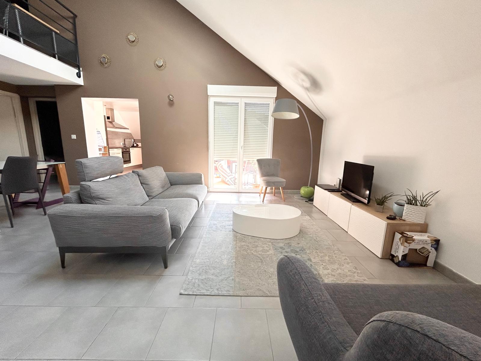 Duplex 5 pièces 135 m² à louer à Larivière, terrasse, garage et parkings